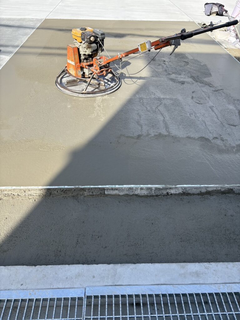 大阪府豊中市駐車場外構工事一式　金鏝仕上げ