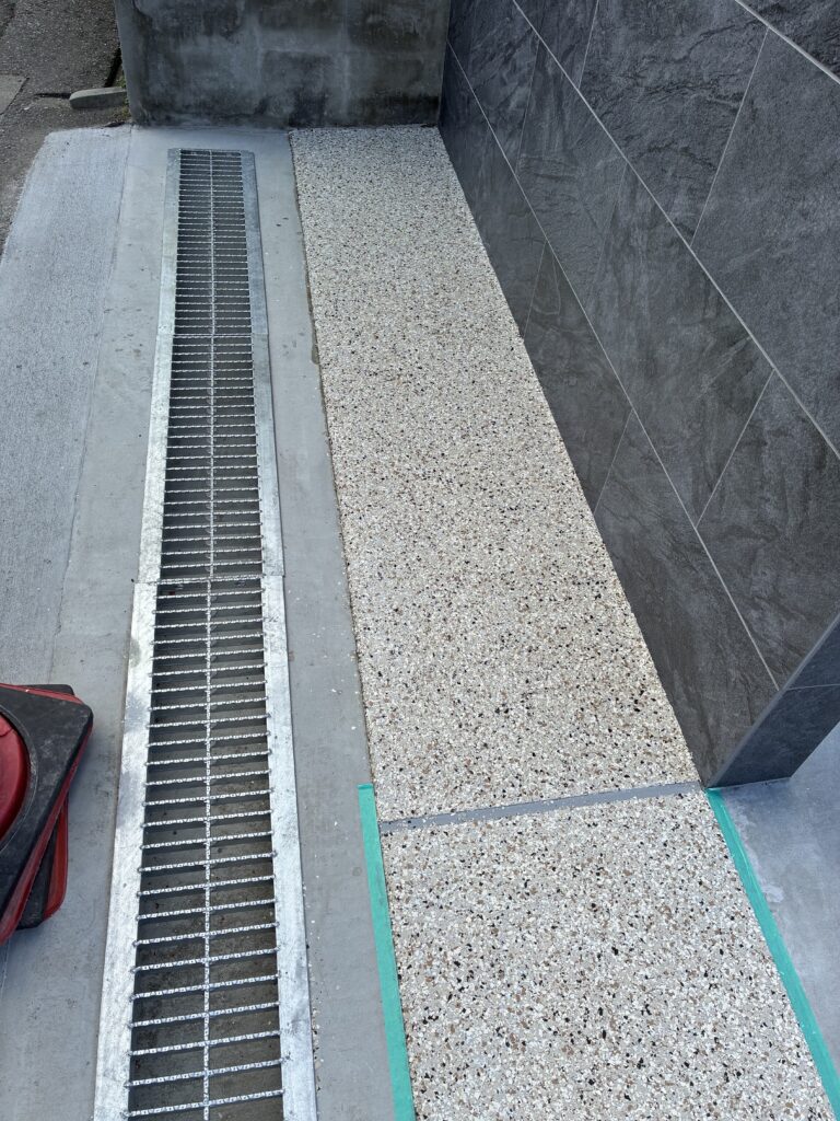 大阪府外構工事　ポリフレーク　ショアライン