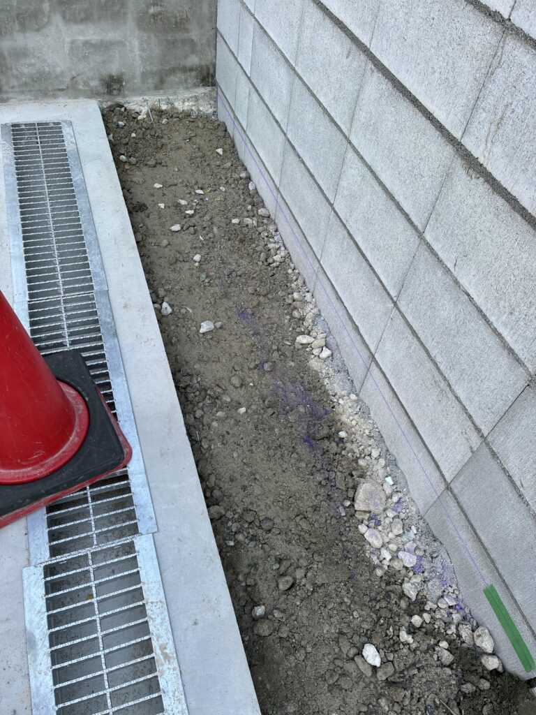 大阪府　外構工事　土の鋤とり後